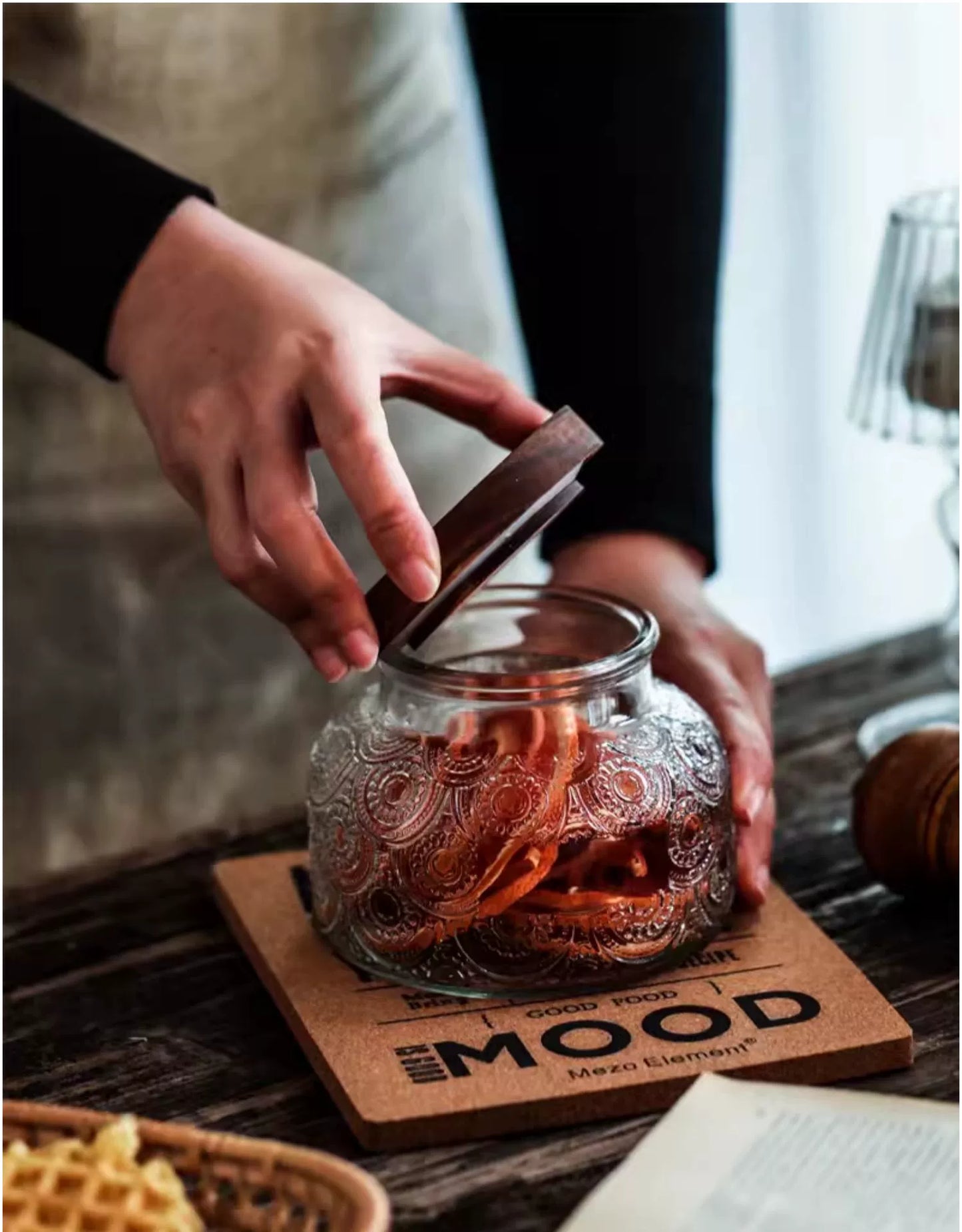 Retro American Carved Wooden Lid Sealed Glass Jar